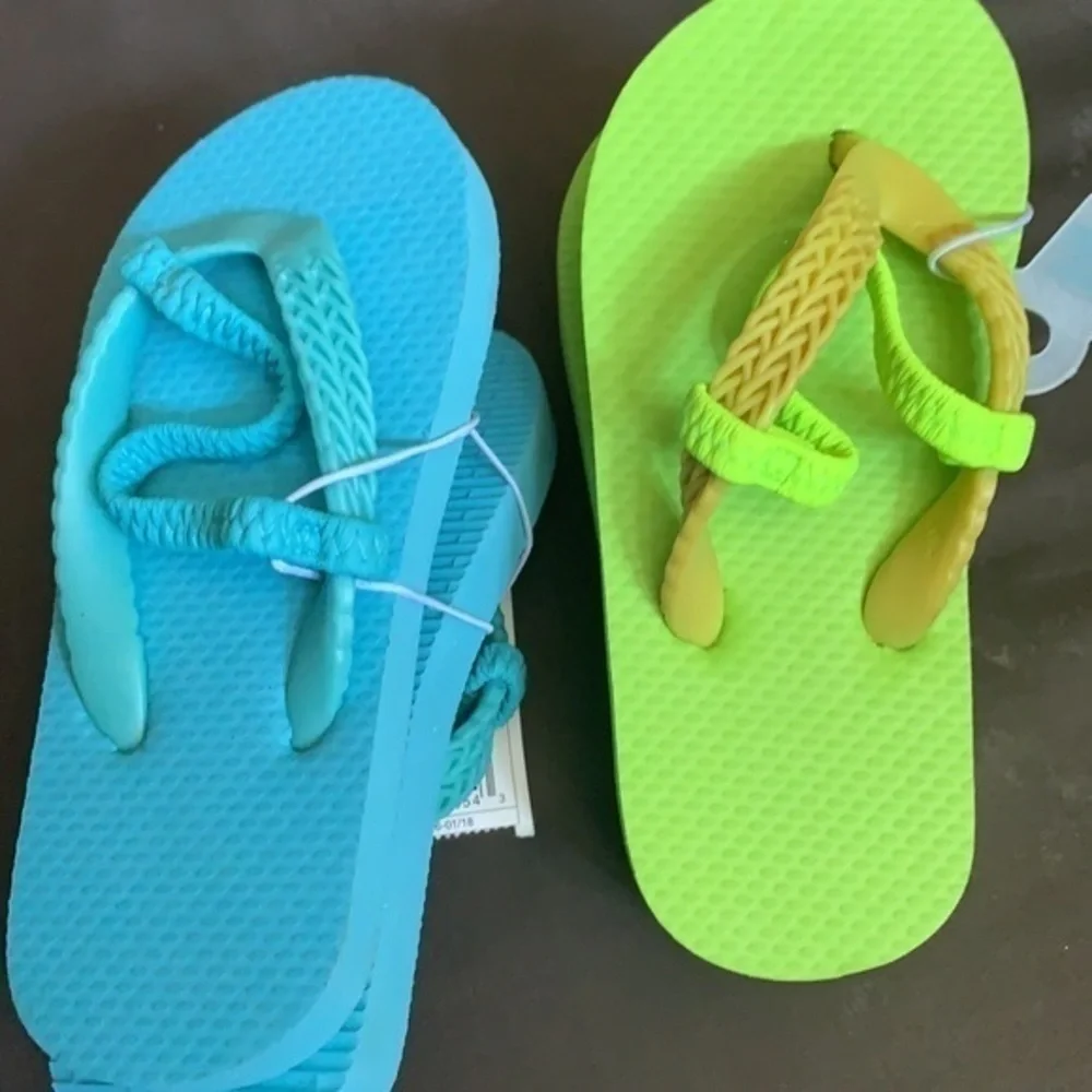 Cat & Jack Flip Flops, you get both pair